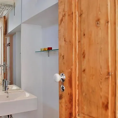 Pen-arts Apartment- Principe Real Garden - Bairro Alto Apartment Lisbon